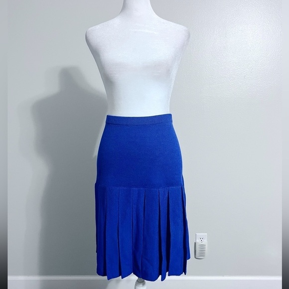 St John Vintage 2 Piece Knit Skirt Suit - Picture 3 of 8